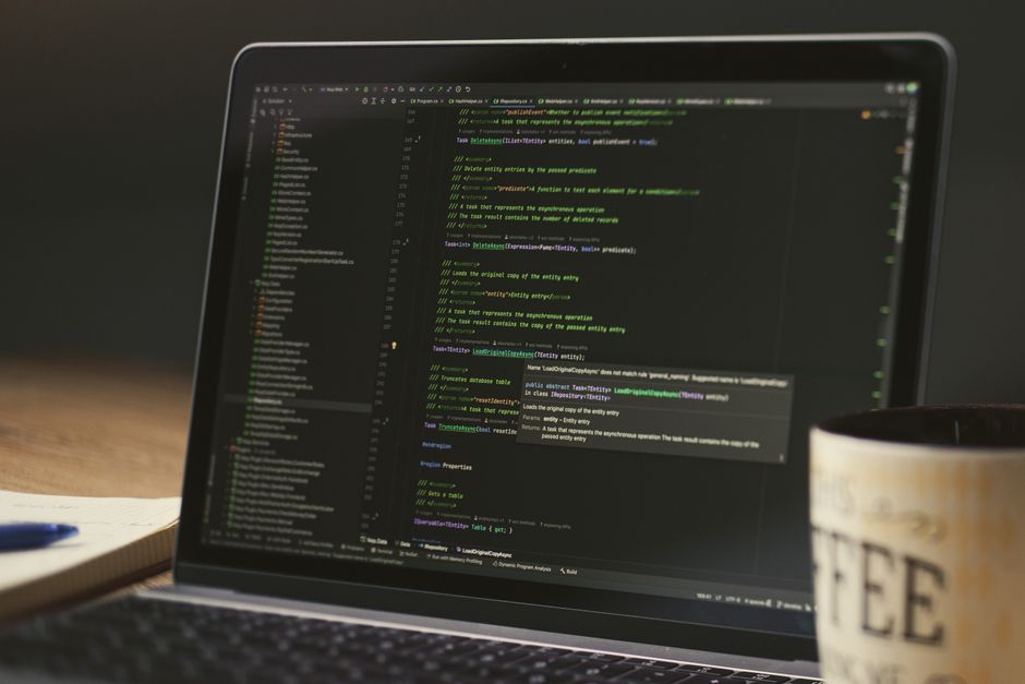 Teilnehmende bei einem Kurs-Workshop in entspannter Atmosphäre