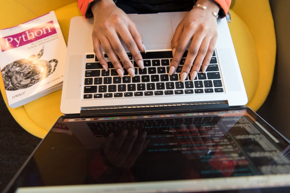 Praktische Übungen im Kurs: Fokus auf Umsetzung