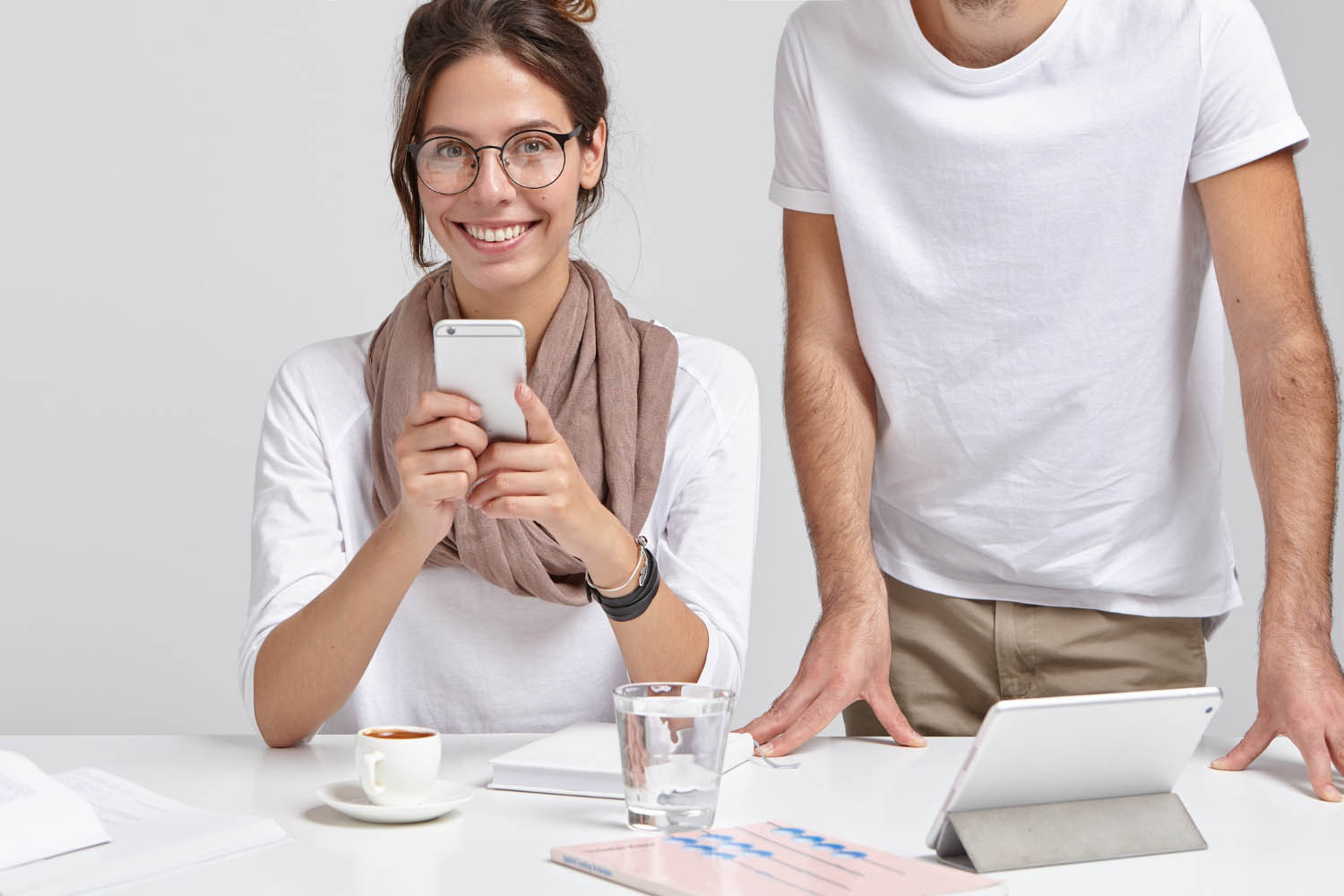 Motiv: Entspannte Person nach der Arbeit, passend für Kontakt und Beratung